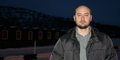 A plecat din Rusia de teama ca ar putea fi asasinat. Detalii despre jurnalistul rus impuscat la Kiev - ZdG.md A plecat din Rusia de teama ca ar putea fi asasinat. Detalii despre jurnalistul rus impuscat la Kiev - ZdG.md