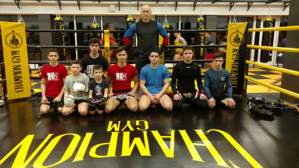 Antrenorul lui Aurel Ignat, lupatorul suspectat ca a ucis in batai un barbat in fata unui club de noaptea, suparat pe jurnalisti: "Nu am auzit de jurnalisti din Moldova proslaviti in intreaga lume. V-ati facut numele auzit pe baza stirilor facute pe spor Antrenorul lui Aurel Ignat, lupatorul suspectat ca a ucis in batai un barbat in fata unui club de noaptea, suparat pe jurnalisti: "Nu am auzit de jurnalisti din Moldova proslaviti in intreaga lume. V-ati facut numele auzit pe baza stirilor facute pe spor