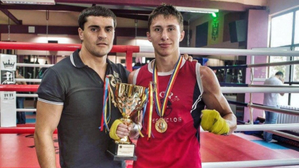 Luptatorul K1 Mihail Pirgaru a fost adus la Curtea de Apel. Magistratii urmeaza sa decida daca sportivul ramane in arest Luptatorul K1 Mihail Pirgaru a fost adus la Curtea de Apel. Magistratii urmeaza sa decida daca sportivul ramane in arest