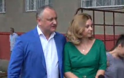 Presedintele tarii a votat. Igor Dodon: "Eu am votat pentru un profesionist. De astazi incepe o etapa noua pentru capitala" - GALERIE FOTO