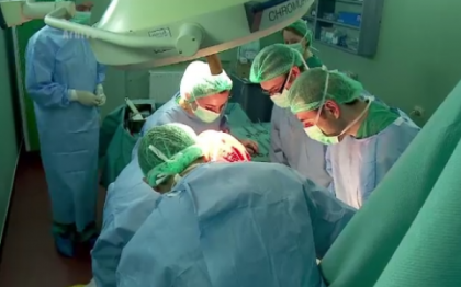 Clipe de cosmar pentru o femeie, care s-a trezit in timpul operatiei de apendicita si simtea fiecare miscare a medicilor Clipe de cosmar pentru o femeie, care s-a trezit in timpul operatiei de apendicita si simtea fiecare miscare a medicilor