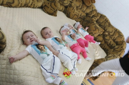 Fericire dubla si tripla in familiile a doua surori dintr-o localitate din Comrat: au adus pe lume gemeni si, respectiv tripleti - GALERIE FOTO Fericire dubla si tripla in familiile a doua surori dintr-o localitate din Comrat: au adus pe lume gemeni si, respectiv tripleti - GALERIE FOTO