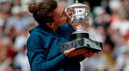 Simona Halep a castigat finala de la Roland Garros. Este primul trofeu de Grand Slam din cariera Simona Halep a castigat finala de la Roland Garros. Este primul trofeu de Grand Slam din cariera