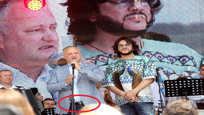 Dodon cu centura de la Stefano Ricci, la festivalul de la Sadova: pe site-ul oficial al magazinului aceasta costa 2 mii de euro. Pe altele - 27 de euro. Cu cat a luat-o Dodon? - FOTO