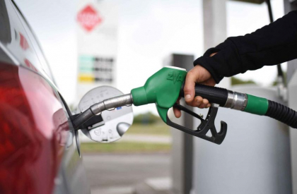 ANRE-ul face inca un pas inapoi in fata autoritatilor. Decizia de ieri de a majora preturile la benzina si motorina a fost suspendata de Judecatoria Buiucani ANRE-ul face inca un pas inapoi in fata autoritatilor. Decizia de ieri de a majora preturile la benzina si motorina a fost suspendata de Judecatoria Buiucani
