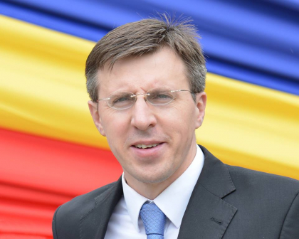 Chirtoaca, ii raspunde lui Voronin: "Va vorbesc in limba Dvs. "vejlivo, no jostko". Regimul condus de Dvs. a privatizat nu numai "Gaudeamus", dar si "National", si "Codru", si multe altele" Chirtoaca, ii raspunde lui Voronin: "Va vorbesc in limba Dvs. "vejlivo, no jostko". Regimul condus de Dvs. a privatizat nu numai "Gaudeamus", dar si "National", si "Codru", si multe altele"