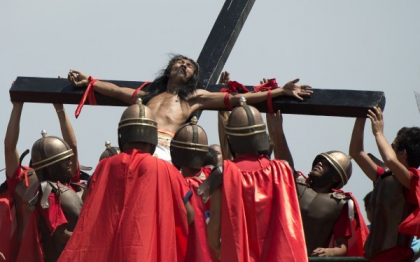 Noua barbati s-au "rastignit" in Filipine. De la autoflagelare la crucificare, traditii ciudate de Paste in lume Noua barbati s-au "rastignit" in Filipine. De la autoflagelare la crucificare, traditii ciudate de Paste in lume