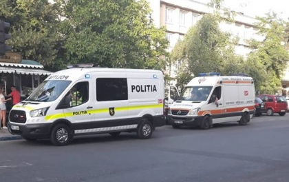 Politia a cerut cetatenilor sa nu intre in panica. Ce a avut loc astazi la intersectia strazilor Aleksandr Puskin cu Banulescu Bodoni. Circulatia in zona a fost sistata - GALERIE FOTO