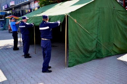 Ne asteapta cateva zile de foc. Cate grade au inregistrat termometrele la amiaza, in capitala: salvatorii au instalat corturi anticanicula. Unde le puteti gasi - FOTO Ne asteapta cateva zile de foc. Cate grade au inregistrat termometrele la amiaza, in capitala: salvatorii au instalat corturi anticanicula. Unde le puteti gasi - FOTO