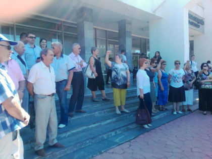 Membrii si simpatizantii PPDA au protestat in fata Judecatoriei Chisinau, dupa ce magistratii au amanat validarea mandatului primarului ales - FOTO Membrii si simpatizantii PPDA au protestat in fata Judecatoriei Chisinau, dupa ce magistratii au amanat validarea mandatului primarului ales - FOTO