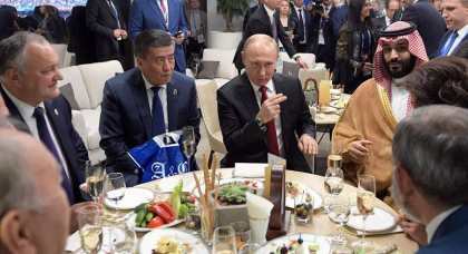 Dodon alaturi de Putin, Printul Arabiei Saudite si presedintele Kyrgyziei, intr-o poza facuta dupa meciul dintre Rusia si Arabia Saudtia, dar care a devenit un meme in Kyrgystan - FOTO