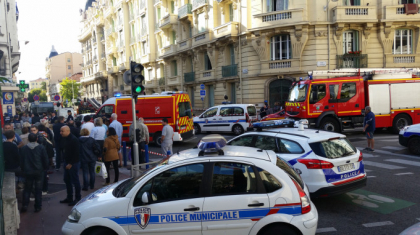 Atac cu cutitul, la un supermarket din Franta. Femeia a strigat " Allahu Akbar"