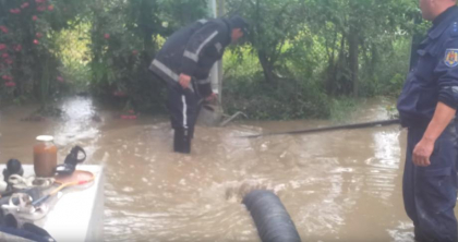 Ploaia torentiala a facut prapad in raioanele Floresti si Ungheni. Puhoaiele au inundat campurile si casele oamenilor