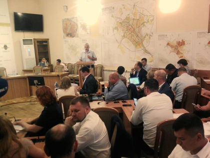 URMARESTE LIVE. S-au mutat din fata Judecatoriei, in fata Primariei. Simpatizantii PPDA protesteaza in fata institutiei, chiar in momentul in care are loc Sedinta Consiliului Municipal Chisinau URMARESTE LIVE. S-au mutat din fata Judecatoriei, in fata Primariei. Simpatizantii PPDA protesteaza in fata institutiei, chiar in momentul in care are loc Sedinta Consiliului Municipal Chisinau