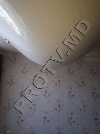 Asa ceva mai rar vezi. Cum arata tavanul unui apartament dintr-un bloc din sectorul Buiucani, dupa ploaia de duminica - FOTO