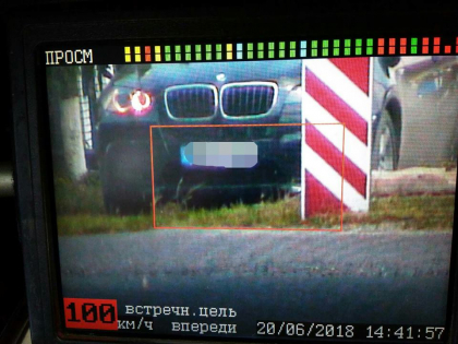 Un sofer a pus pe jar politistii din Drochia. Acesta conducea cu viteza, fiind beat crita si cu fetita sa de 10 ani in masina. Nu a oprit la semnul politistilor, iar acestia s-au luat dupa dansul - FOTO Un sofer a pus pe jar politistii din Drochia. Acesta conducea cu viteza, fiind beat crita si cu fetita sa de 10 ani in masina. Nu a oprit la semnul politistilor, iar acestia s-au luat dupa dansul - FOTO