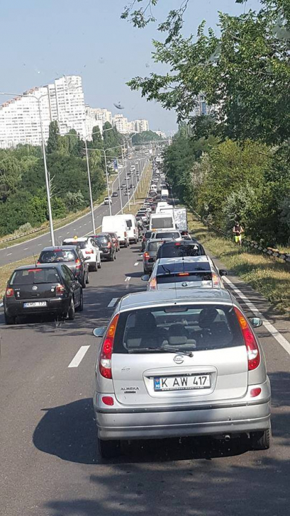 Nervi intinsi la maxim, de dimineata. Ambuteiaje infernale pe mai multe strazi din capitala. Vezi care sunt acestea - GALERIE FOTO