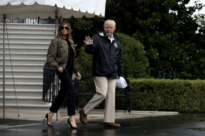 Melania Trump in vizita la copiii imigranti cu o haina pe care scria "Chiar nu-mi pasa"