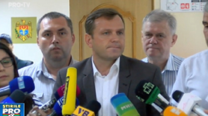 Andrei Nastase va contesta astazi decizia Curtii de Apel de a mentine invalidarea alegerilor locale de la Chisinau. Cel tarziu luni ar trebui sa stim daca mandatul sau va fi validat
