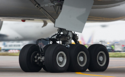 Un adolescent de 16 ani a supravietuit dupa ce a zburat pe trenul de aterizare intre California si Hawaii, intr-un Boeing 767 Un adolescent de 16 ani a supravietuit dupa ce a zburat pe trenul de aterizare intre California si Hawaii, intr-un Boeing 767