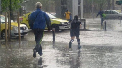 Cer noros, precipitatii, descarcari electrice. Pana cand este valabil codul galben emis de meteorologi - FOTO