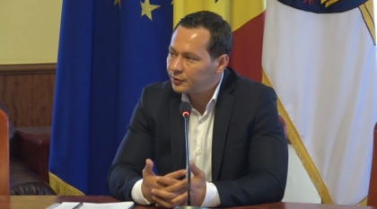 Pentru functionarii de la Primarie, vineri a fost ca luni. Traditionala sedinta, care urma sa aiba loc astazi, in prima zi din saptamana... a avut loc vineri, departe de ochii presei. Ce spune Codreanu Pentru functionarii de la Primarie, vineri a fost ca luni. Traditionala sedinta, care urma sa aiba loc astazi, in prima zi din saptamana... a avut loc vineri, departe de ochii presei. Ce spune Codreanu