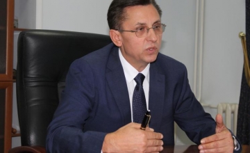 Presedintele Curtii Constitutionale, Mihai Poalelungi, catre primarul ales: "Ii rog pe domnul Nastase si pe alti posibili intriganti sa nu mai foloseasca numele meu atunci cand raspandesc falsuri" Presedintele Curtii Constitutionale, Mihai Poalelungi, catre primarul ales: "Ii rog pe domnul Nastase si pe alti posibili intriganti sa nu mai foloseasca numele meu atunci cand raspandesc falsuri"