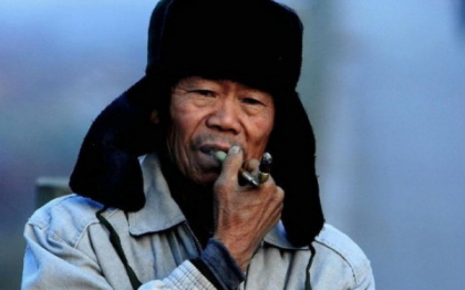 Un chinez traieste de mai mult de 30 de ani cu o boala ciudata. Ce ii creste barbatului din gat Un chinez traieste de mai mult de 30 de ani cu o boala ciudata. Ce ii creste barbatului din gat
