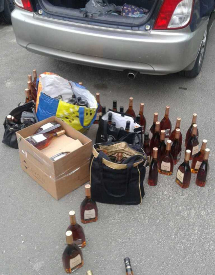 Un barbat a fost prins de politisti in timp ce transporta spre comercializare bauturi alcoolice fara acte de provenienta. Ce le-a spus politistilor
