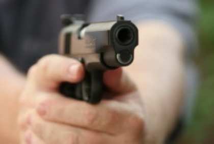 Un barbat de 30 de ani, impuscat mortal, intr-un apartament de la Buiucani: vecinii au auzit impuscaturi, s-au speriat si au sunat la 112. A fost retinut principalul suspect. INI: "Sunt date cu caracter personal"