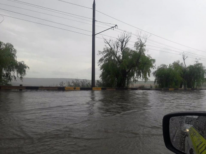 Dezastru pe strazile din capitala. Trei troleibuze au ramas blocate in apa pe soseaua Hancesti, iar pe strada Albisoara a fost sistata circulatia rutiera - GALERIE FOTO