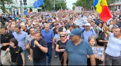 Protestul din PMAN s-a terminat. Nastase si Sandu: "Maine mergem la Parlamentul European pentru ca sa le aratam rezolutia adoptata"