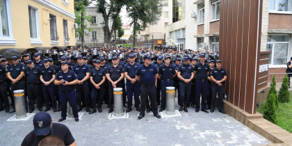Securitate sporita, in timpul protestului, la resedinta lui Plahotniuc si sediul PD. Zeci de polististi au impanzit zona - GALERIE FOTO \\ ZdG Securitate sporita, in timpul protestului, la resedinta lui Plahotniuc si sediul PD. Zeci de polististi au impanzit zona - GALERIE FOTO \\ ZdG