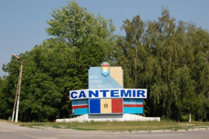 Un tanar de 27 de ani s-a stins la spital, dupa ce a fost batut cu bestialitate intr-un local din Cantemir. Cine sunt principalii suspecti si ce spune politia Un tanar de 27 de ani s-a stins la spital, dupa ce a fost batut cu bestialitate intr-un local din Cantemir. Cine sunt principalii suspecti si ce spune politia