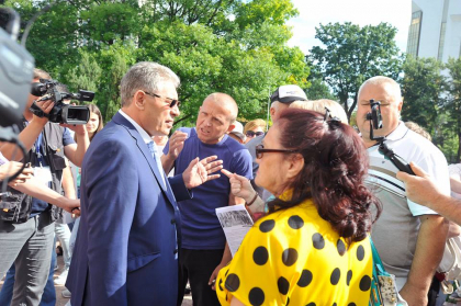 Ce spune Mihai Ghimpu despre faptul ca UE a suspendat alocarea celor 100 de milioane de euro, care urmau sa ajunga la Chisinau: "Este de vina guvernarea si in primul rand Plahotniuc" Ce spune Mihai Ghimpu despre faptul ca UE a suspendat alocarea celor 100 de milioane de euro, care urmau sa ajunga la Chisinau: "Este de vina guvernarea si in primul rand Plahotniuc"