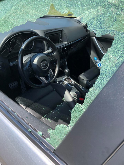 Daca te pornesti cu masina pe soseaua Chisinau - Leuseni, risti sa ramai cu automobilul distrus, din cauza pietrelor care sar din asfalt. Sofer: "Multumesc drumarilor moldoveni" - GALERIE FOTO Daca te pornesti cu masina pe soseaua Chisinau - Leuseni, risti sa ramai cu automobilul distrus, din cauza pietrelor care sar din asfalt. Sofer: "Multumesc drumarilor moldoveni" - GALERIE FOTO
