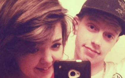 Reactia geniala a unui tata cand a vazut selfie-ul postat de fiul lui pe Facebook. Imaginea a ajuns viral