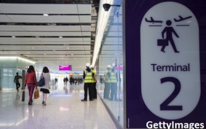 Retinuta pentru ca a refuzat sa-si iradieze laptele matern. Intelegerea la care a ajuns o femeie cu paza dintr-un aeroport Retinuta pentru ca a refuzat sa-si iradieze laptele matern. Intelegerea la care a ajuns o femeie cu paza dintr-un aeroport