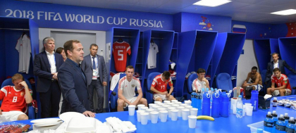 Reactia lui Vladimir Putin dupa ce Rusia a fost eliminata de la Cupa Mondiala! Medvedev a facut anuntul in vestiar imediat dupa meci: "O sa sune ciudat ce voi spune" Reactia lui Vladimir Putin dupa ce Rusia a fost eliminata de la Cupa Mondiala! Medvedev a facut anuntul in vestiar imediat dupa meci: "O sa sune ciudat ce voi spune"