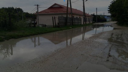A plouat cu galeata in raionul Hancesti. Vezi cum arata un drum din satul Ciuciuleni, in urma precipitatiilor - FOTO A plouat cu galeata in raionul Hancesti. Vezi cum arata un drum din satul Ciuciuleni, in urma precipitatiilor - FOTO