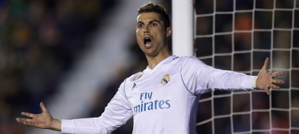 Oferta oficiala pentru Cristiano Ronaldo. Anuntul facut in Spania, tarziu in noapte: impresarul lui CR7, convins ca Real va spune "Da" Oferta oficiala pentru Cristiano Ronaldo. Anuntul facut in Spania, tarziu in noapte: impresarul lui CR7, convins ca Real va spune "Da"