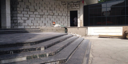 O companie privata reconstruieste o aripa a teatrului Licurici: studioul muzical din anturajul " Entourage"-ului - FOTO/ZdG.md O companie privata reconstruieste o aripa a teatrului Licurici: studioul muzical din anturajul " Entourage"-ului - FOTO/ZdG.md