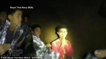 Povestea micului erou din pestera din Thailanda. Baiatul a fost singurul capabil sa vorbeasca in engleza cu salvatorii. Imagini cu cei 12 mici fotbalisti Povestea micului erou din pestera din Thailanda. Baiatul a fost singurul capabil sa vorbeasca in engleza cu salvatorii. Imagini cu cei 12 mici fotbalisti