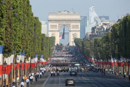 Ziua Frantei. LIVE de la parada militara din Paris. Cine sta langa Macron