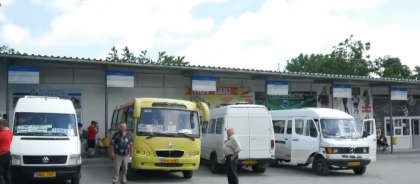12 persoane au fost retinute pentru corupere pasiva si abuz de serviciu, dupa ce ofiterii anticoruptie si procurorii au facut perchezitii la garile auto: strangeau bani de la soferii de curse - VIDEO 12 persoane au fost retinute pentru corupere pasiva si abuz de serviciu, dupa ce ofiterii anticoruptie si procurorii au facut perchezitii la garile auto: strangeau bani de la soferii de curse - VIDEO