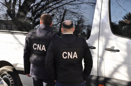 Creste numarul persoanelor vizate in dosarul Autogarilor. 27 de angajati sunt cercetati penal: unii sunt retinuti, altii - cercetati in libertate, in timp ce cativa sunt dati in cautare. Detalii noi Creste numarul persoanelor vizate in dosarul Autogarilor. 27 de angajati sunt cercetati penal: unii sunt retinuti, altii - cercetati in libertate, in timp ce cativa sunt dati in cautare. Detalii noi