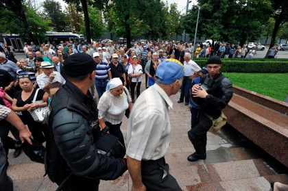 Protest organizat de Miscarea de Rezistenta Nationala, in fata Parlamentului: "Jos mafia". Zeci de politisti au impanzit zona - GALERIE FOTO Protest organizat de Miscarea de Rezistenta Nationala, in fata Parlamentului: "Jos mafia". Zeci de politisti au impanzit zona - GALERIE FOTO