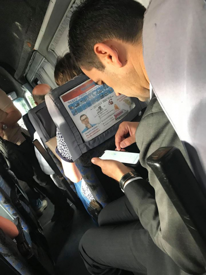 Dosarul Autogarilor. Ministrul Economiei a mers la una dintre ele, si-a luat bilet... la microbuz si s-a dus in inspectie la Taraclia. "Nu prea va incap picioarele dupa scaun". Pozele postate de Gaburici - FOTO Dosarul Autogarilor. Ministrul Economiei a mers la una dintre ele, si-a luat bilet... la microbuz si s-a dus in inspectie la Taraclia. "Nu prea va incap picioarele dupa scaun". Pozele postate de Gaburici - FOTO