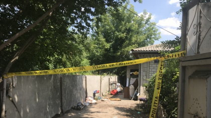 Fata de 17 ani care a avut de suferit, dupa ce o grenada a explodat in mainile unui prieten de-al sau, va fi externata in urmatoarele zile. Cui ii apartine casa in care a fost gasit proiectilul
