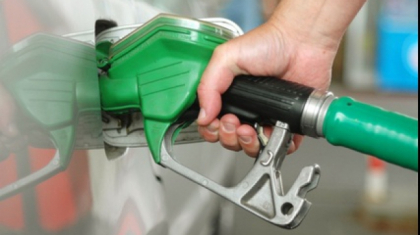 Se ieftinesc carburantii. ANRE a stabilit noile preturi plafon pentru urmatoarele doua saptamani Se ieftinesc carburantii. ANRE a stabilit noile preturi plafon pentru urmatoarele doua saptamani